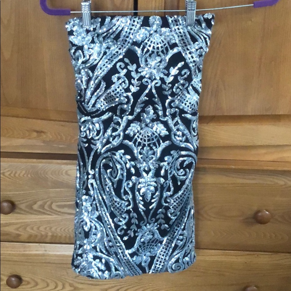 Women’s strapless dress